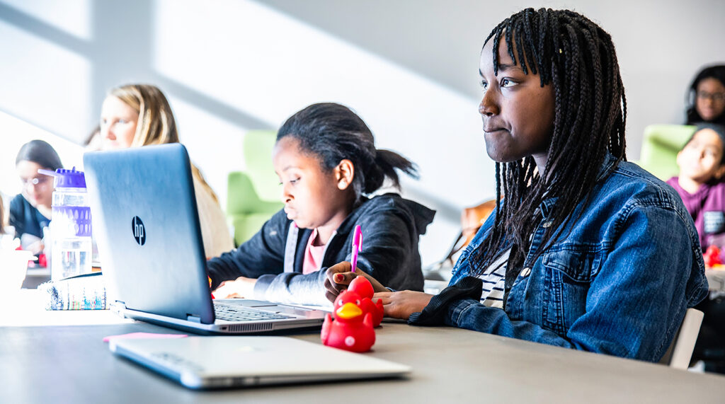 Le programme Technovation Montréal est offert gratuitement à toutes les participantes du programme afin de démocratiser l’accès à la technologie.